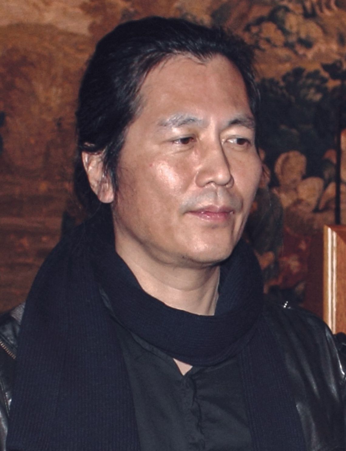 Byung-Chul-Han afirma que o smartphone é o artigo de culto da dominação digital. “O like é o amém digital. Continuamos nos confessando”