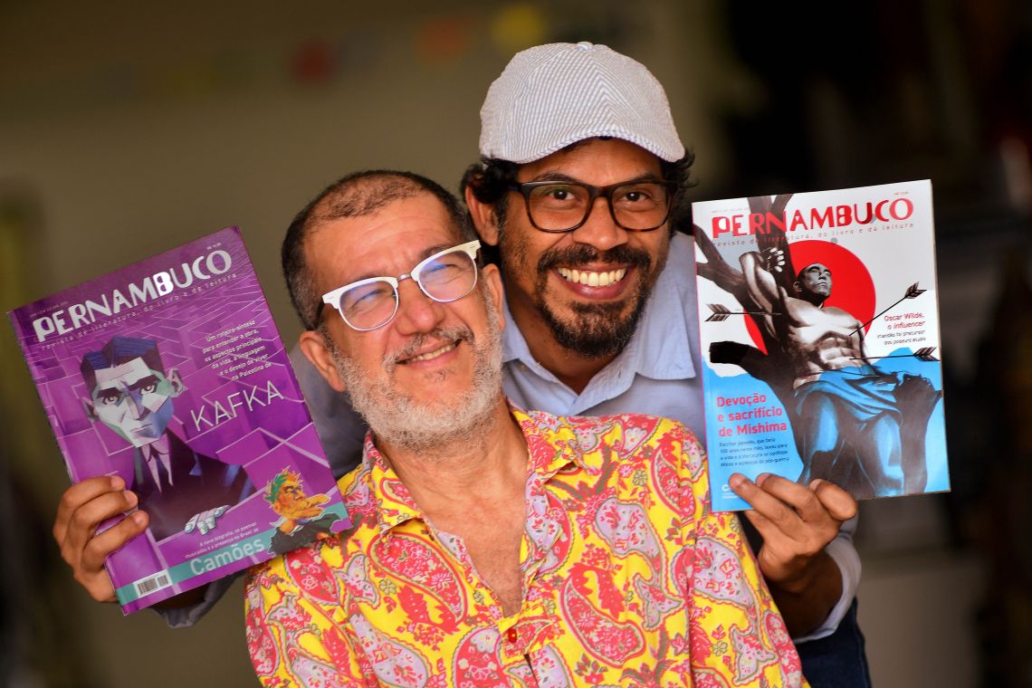 João Lin, editor-assistente de arte da Pernambuco, e o ilustrador Greg Vieira