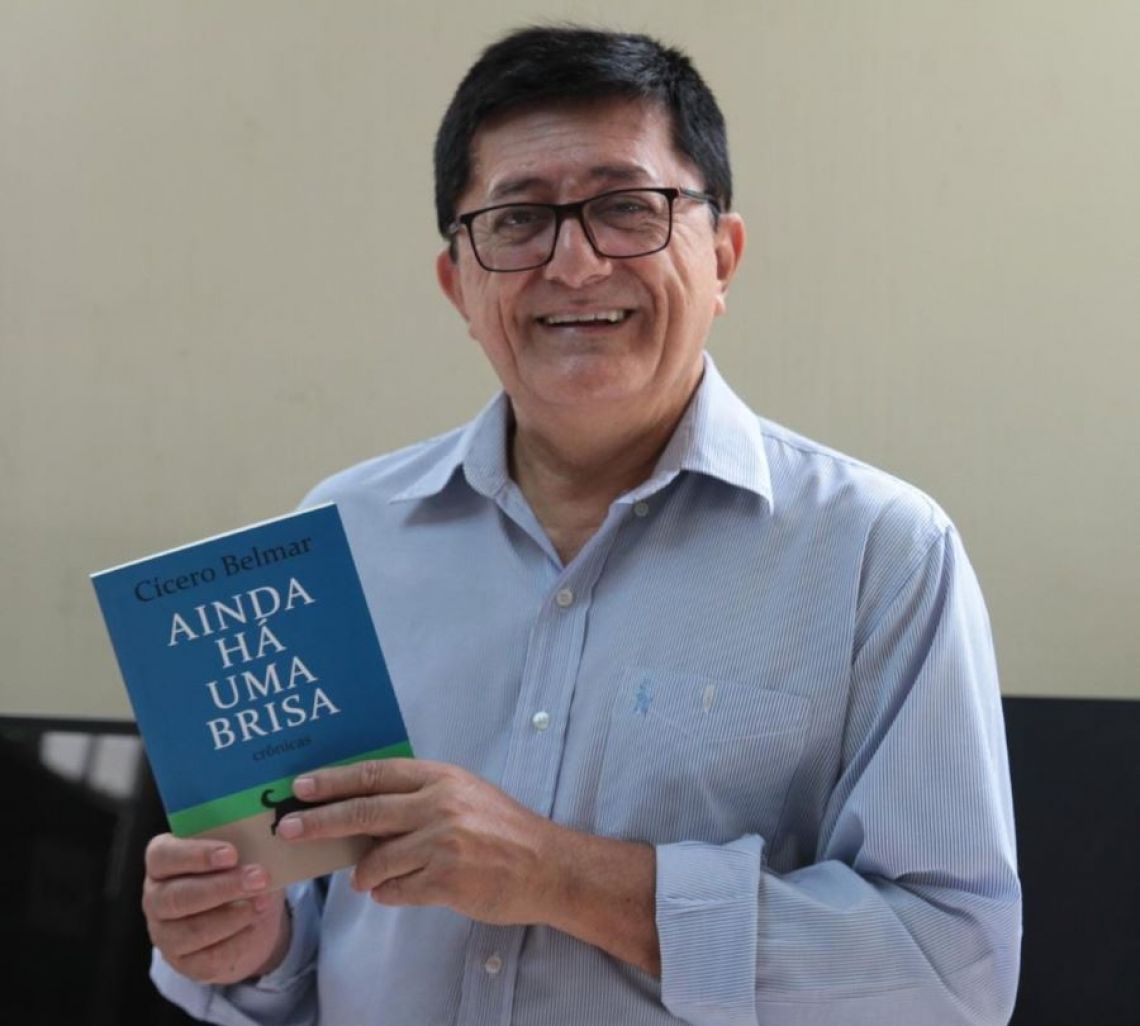 Cícero Belmar vai apresentar ao público um livro que o introduz em um novo gênero: a seleção de crônicas 
